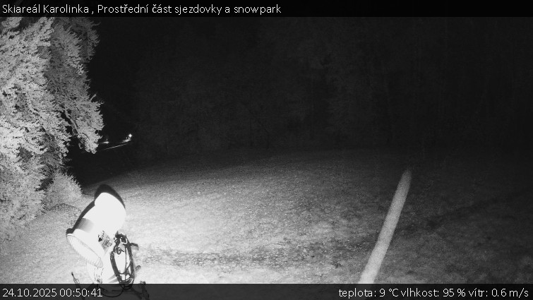 Skiareál Karolinka - Prostřední část sjezdovky a snowpark - 24.10.2025 v 00:50 Skiareál Karolinka - Prostřední část sjezdovky a snowpark - 24.10.2025 v 00:50