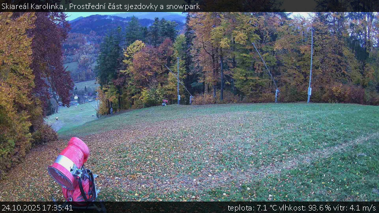 Skiareál Karolinka - Prostřední část sjezdovky a snowpark - 24.10.2025 v 17:35 Skiareál Karolinka - Prostřední část sjezdovky a snowpark - 24.10.2025 v 17:35