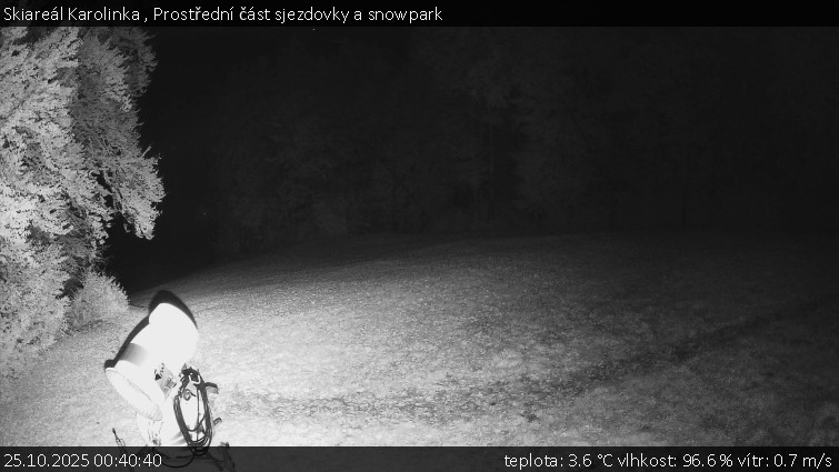 Skiareál Karolinka  - Prostřední část sjezdovky a snowpark - 25.10.2025 v 00:40 Skiareál Karolinka  - Prostřední část sjezdovky a snowpark - 25.10.2025 v 00:40
