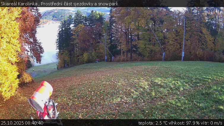 Skiareál Karolinka  - Prostřední část sjezdovky a snowpark - 25.10.2025 v 08:40 Skiareál Karolinka  - Prostřední část sjezdovky a snowpark - 25.10.2025 v 08:40