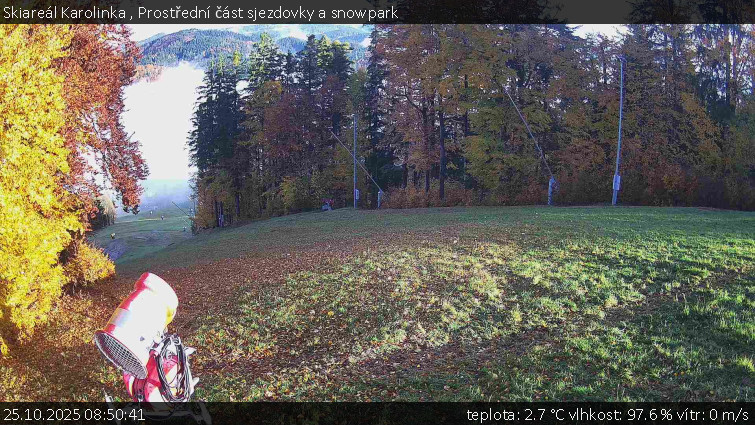 Skiareál Karolinka  - Prostřední část sjezdovky a snowpark - 25.10.2025 v 08:50 Skiareál Karolinka  - Prostřední část sjezdovky a snowpark - 25.10.2025 v 08:50