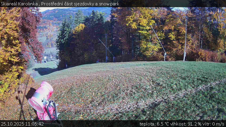 Skiareál Karolinka  - Prostřední část sjezdovky a snowpark - 25.10.2025 v 11:05 Skiareál Karolinka  - Prostřední část sjezdovky a snowpark - 25.10.2025 v 11:05
