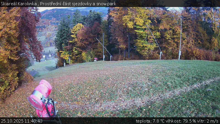 Skiareál Karolinka  - Prostřední část sjezdovky a snowpark - 25.10.2025 v 11:40 Skiareál Karolinka  - Prostřední část sjezdovky a snowpark - 25.10.2025 v 11:40