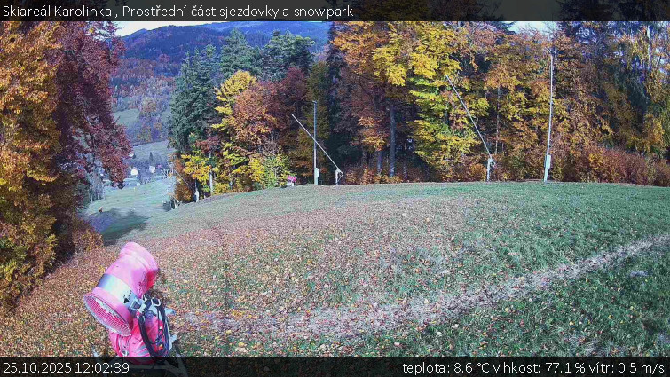 Skiareál Karolinka  - Prostřední část sjezdovky a snowpark - 25.10.2025 v 12:02 Skiareál Karolinka  - Prostřední část sjezdovky a snowpark - 25.10.2025 v 12:02