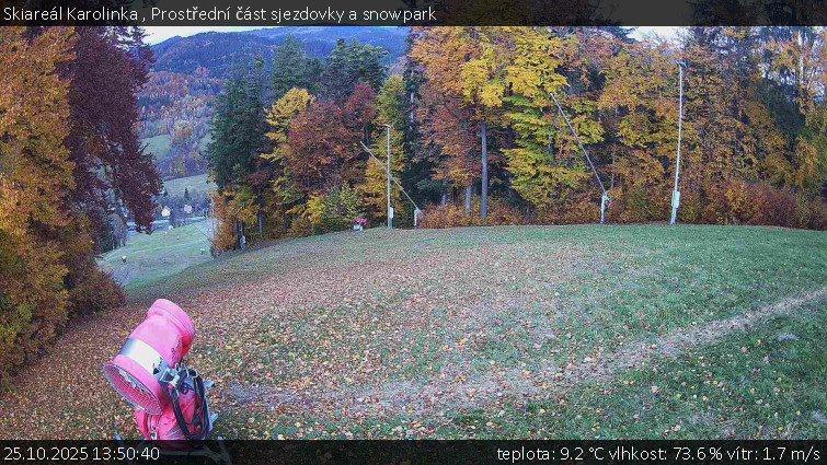 Skiareál Karolinka  - Prostřední část sjezdovky a snowpark - 25.10.2025 v 13:50 Skiareál Karolinka  - Prostřední část sjezdovky a snowpark - 25.10.2025 v 13:50