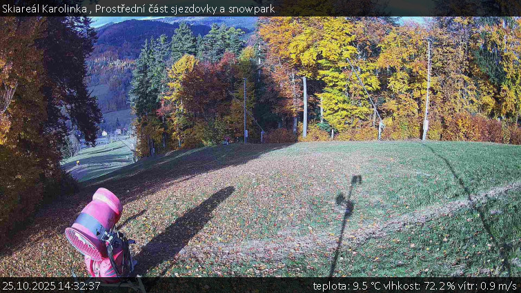 Skiareál Karolinka  - Prostřední část sjezdovky a snowpark - 25.10.2025 v 14:32 Skiareál Karolinka  - Prostřední část sjezdovky a snowpark - 25.10.2025 v 14:32