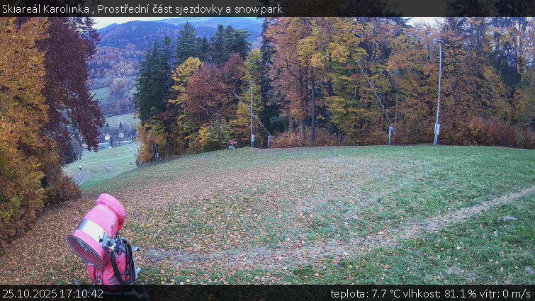 Skiareál Karolinka  - Prostřední část sjezdovky a snowpark - 25.10.2025 v 17:10 Skiareál Karolinka  - Prostřední část sjezdovky a snowpark - 25.10.2025 v 17:10