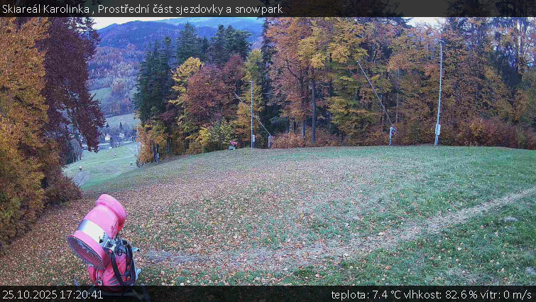 Skiareál Karolinka  - Prostřední část sjezdovky a snowpark - 25.10.2025 v 17:20 Skiareál Karolinka  - Prostřední část sjezdovky a snowpark - 25.10.2025 v 17:20