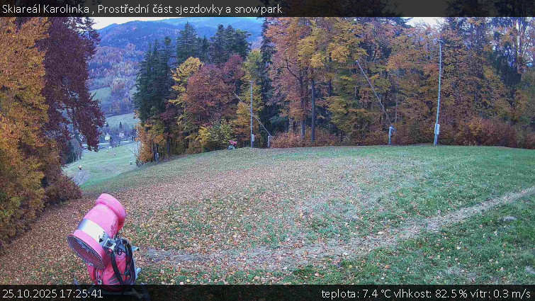 Skiareál Karolinka  - Prostřední část sjezdovky a snowpark - 25.10.2025 v 17:25 Skiareál Karolinka  - Prostřední část sjezdovky a snowpark - 25.10.2025 v 17:25