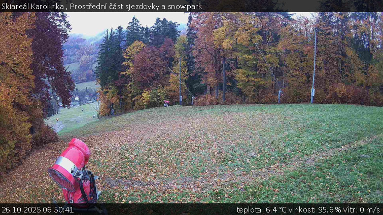 Skiareál Karolinka  - Prostřední část sjezdovky a snowpark - 26.10.2025 v 06:50 Skiareál Karolinka  - Prostřední část sjezdovky a snowpark - 26.10.2025 v 06:50