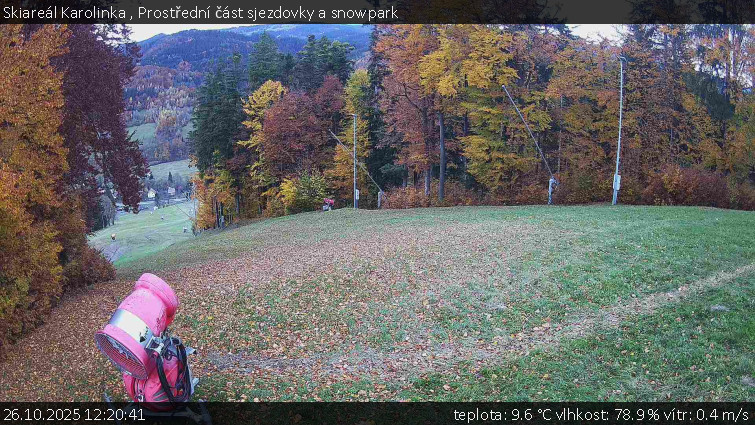 Skiareál Karolinka  - Prostřední část sjezdovky a snowpark - 26.10.2025 v 12:20 Skiareál Karolinka  - Prostřední část sjezdovky a snowpark - 26.10.2025 v 12:20