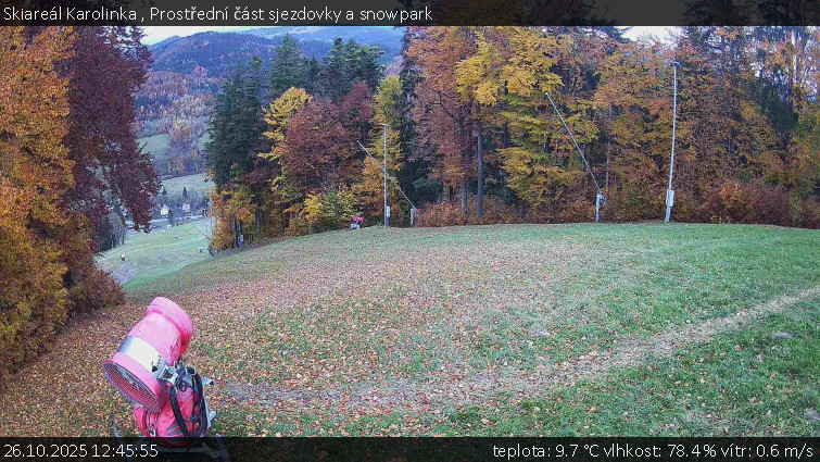Skiareál Karolinka  - Prostřední část sjezdovky a snowpark - 26.10.2025 v 12:45 Skiareál Karolinka  - Prostřední část sjezdovky a snowpark - 26.10.2025 v 12:45