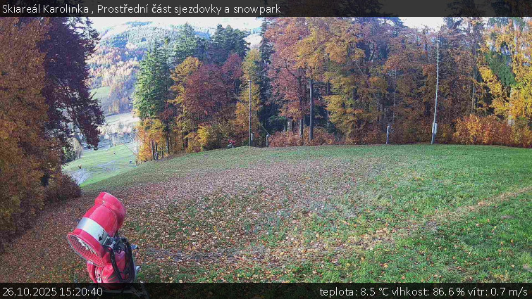 Skiareál Karolinka  - Prostřední část sjezdovky a snowpark - 26.10.2025 v 15:20 Skiareál Karolinka  - Prostřední část sjezdovky a snowpark - 26.10.2025 v 15:20