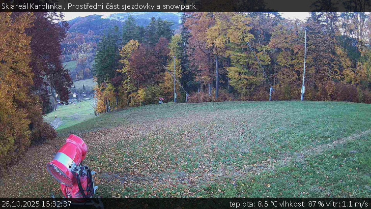 Skiareál Karolinka  - Prostřední část sjezdovky a snowpark - 26.10.2025 v 15:32 Skiareál Karolinka  - Prostřední část sjezdovky a snowpark - 26.10.2025 v 15:32