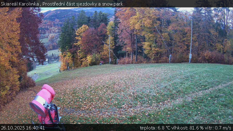 Skiareál Karolinka  - Prostřední část sjezdovky a snowpark - 26.10.2025 v 16:40 Skiareál Karolinka  - Prostřední část sjezdovky a snowpark - 26.10.2025 v 16:40