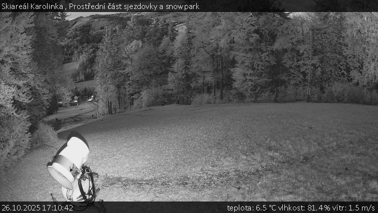 Skiareál Karolinka  - Prostřední část sjezdovky a snowpark - 26.10.2025 v 17:10 Skiareál Karolinka  - Prostřední část sjezdovky a snowpark - 26.10.2025 v 17:10