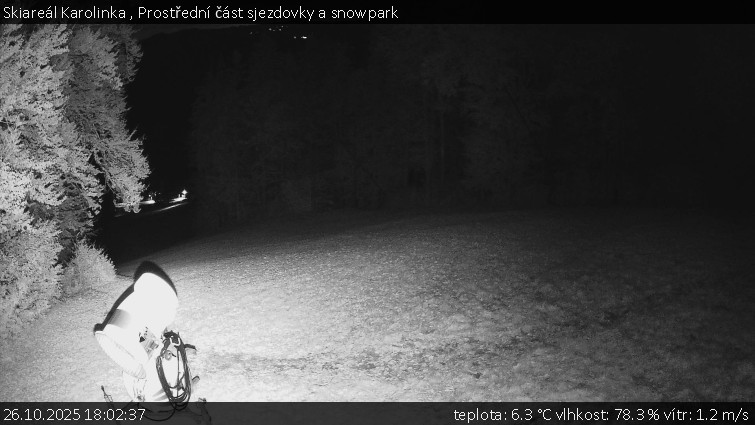 Skiareál Karolinka  - Prostřední část sjezdovky a snowpark - 26.10.2025 v 18:02 Skiareál Karolinka  - Prostřední část sjezdovky a snowpark - 26.10.2025 v 18:02