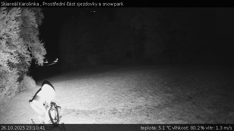 Skiareál Karolinka  - Prostřední část sjezdovky a snowpark - 26.10.2025 v 23:10 Skiareál Karolinka  - Prostřední část sjezdovky a snowpark - 26.10.2025 v 23:10