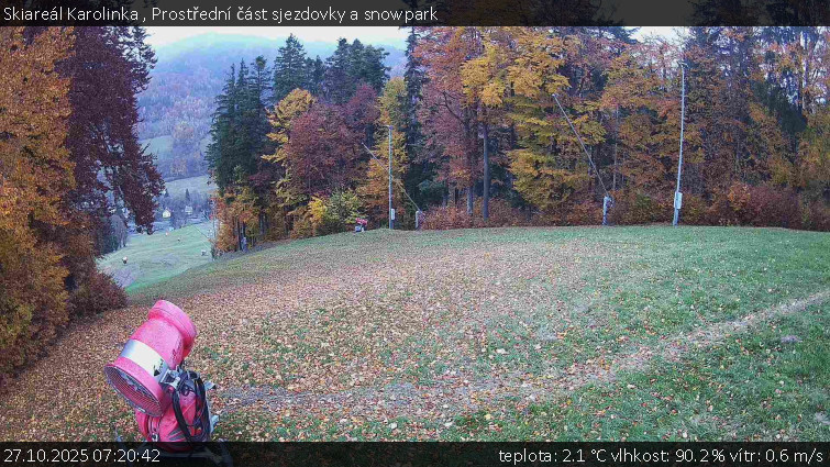 Skiareál Karolinka  - Prostřední část sjezdovky a snowpark - 27.10.2025 v 07:20 Skiareál Karolinka  - Prostřední část sjezdovky a snowpark - 27.10.2025 v 07:20