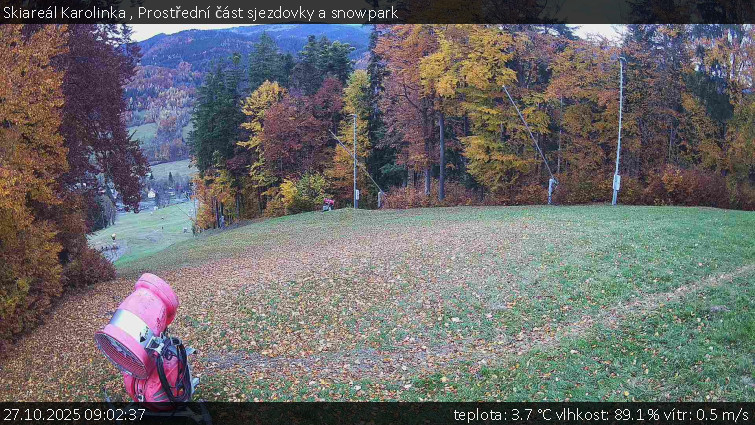 Skiareál Karolinka  - Prostřední část sjezdovky a snowpark - 27.10.2025 v 09:02 Skiareál Karolinka  - Prostřední část sjezdovky a snowpark - 27.10.2025 v 09:02