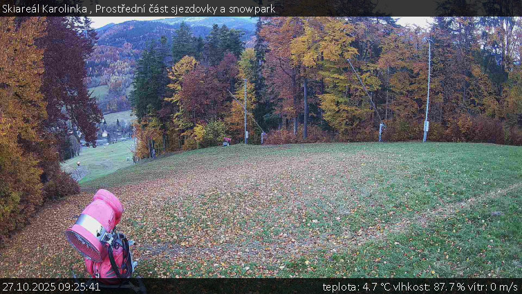 Skiareál Karolinka  - Prostřední část sjezdovky a snowpark - 27.10.2025 v 09:25 Skiareál Karolinka  - Prostřední část sjezdovky a snowpark - 27.10.2025 v 09:25