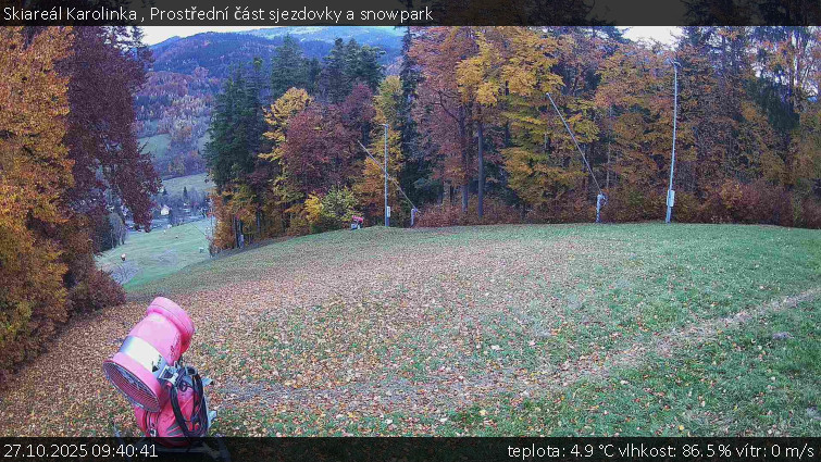 Skiareál Karolinka  - Prostřední část sjezdovky a snowpark - 27.10.2025 v 09:40 Skiareál Karolinka  - Prostřední část sjezdovky a snowpark - 27.10.2025 v 09:40