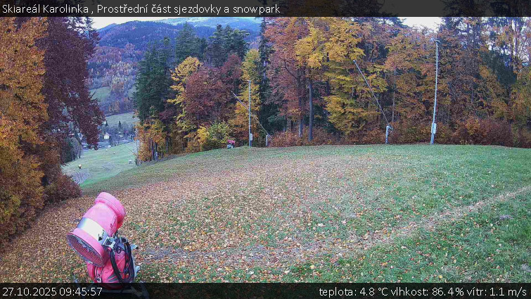 Skiareál Karolinka  - Prostřední část sjezdovky a snowpark - 27.10.2025 v 09:45 Skiareál Karolinka  - Prostřední část sjezdovky a snowpark - 27.10.2025 v 09:45