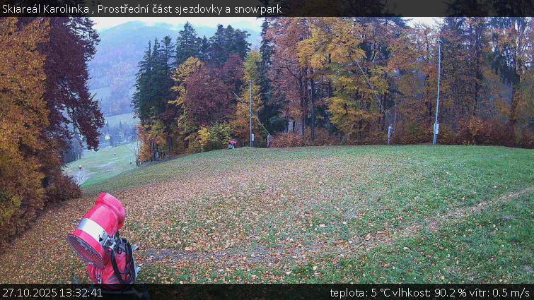 Skiareál Karolinka  - Prostřední část sjezdovky a snowpark - 27.10.2025 v 13:32 Skiareál Karolinka  - Prostřední část sjezdovky a snowpark - 27.10.2025 v 13:32
