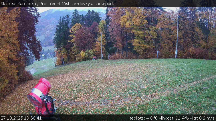 Skiareál Karolinka  - Prostřední část sjezdovky a snowpark - 27.10.2025 v 13:50 Skiareál Karolinka  - Prostřední část sjezdovky a snowpark - 27.10.2025 v 13:50