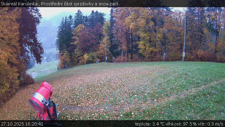 Skiareál Karolinka  - Prostřední část sjezdovky a snowpark - 27.10.2025 v 16:20 Skiareál Karolinka  - Prostřední část sjezdovky a snowpark - 27.10.2025 v 16:20