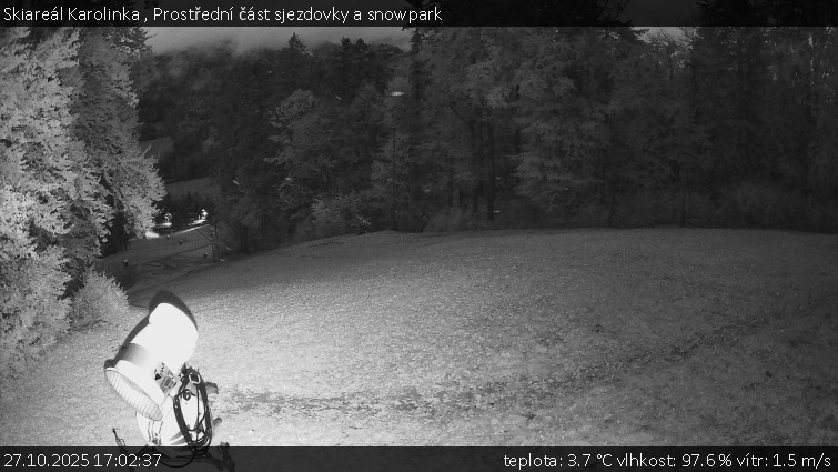 Skiareál Karolinka  - Prostřední část sjezdovky a snowpark - 27.10.2025 v 17:02 Skiareál Karolinka  - Prostřední část sjezdovky a snowpark - 27.10.2025 v 17:02