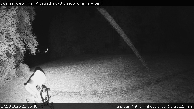 Skiareál Karolinka  - Prostřední část sjezdovky a snowpark - 27.10.2025 v 22:55 Skiareál Karolinka  - Prostřední část sjezdovky a snowpark - 27.10.2025 v 22:55