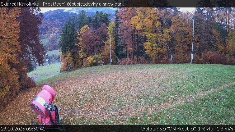 Skiareál Karolinka  - Prostřední část sjezdovky a snowpark - 28.10.2025 v 09:50 Skiareál Karolinka  - Prostřední část sjezdovky a snowpark - 28.10.2025 v 09:50