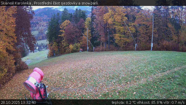 Skiareál Karolinka  - Prostřední část sjezdovky a snowpark - 28.10.2025 v 13:32 Skiareál Karolinka  - Prostřední část sjezdovky a snowpark - 28.10.2025 v 13:32