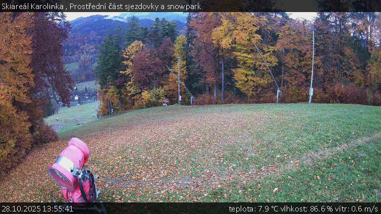 Skiareál Karolinka  - Prostřední část sjezdovky a snowpark - 28.10.2025 v 13:55 Skiareál Karolinka  - Prostřední část sjezdovky a snowpark - 28.10.2025 v 13:55