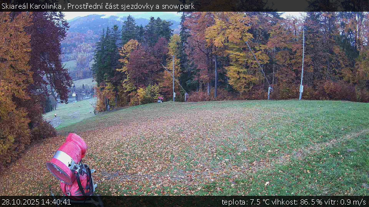 Skiareál Karolinka  - Prostřední část sjezdovky a snowpark - 28.10.2025 v 14:40 Skiareál Karolinka  - Prostřední část sjezdovky a snowpark - 28.10.2025 v 14:40