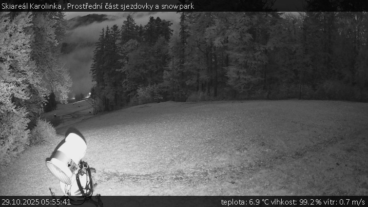 Skiareál Karolinka  - Prostřední část sjezdovky a snowpark - 29.10.2025 v 05:55 Skiareál Karolinka  - Prostřední část sjezdovky a snowpark - 29.10.2025 v 05:55