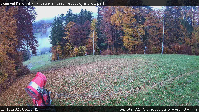 Skiareál Karolinka  - Prostřední část sjezdovky a snowpark - 29.10.2025 v 06:35 Skiareál Karolinka  - Prostřední část sjezdovky a snowpark - 29.10.2025 v 06:35