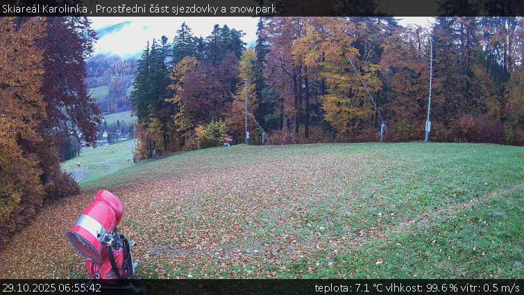 Skiareál Karolinka  - Prostřední část sjezdovky a snowpark - 29.10.2025 v 06:55 Skiareál Karolinka  - Prostřední část sjezdovky a snowpark - 29.10.2025 v 06:55