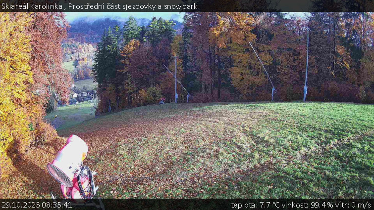 Skiareál Karolinka  - Prostřední část sjezdovky a snowpark - 29.10.2025 v 08:35 Skiareál Karolinka  - Prostřední část sjezdovky a snowpark - 29.10.2025 v 08:35