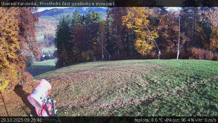 Skiareál Karolinka  - Prostřední část sjezdovky a snowpark - 29.10.2025 v 09:25 Skiareál Karolinka  - Prostřední část sjezdovky a snowpark - 29.10.2025 v 09:25