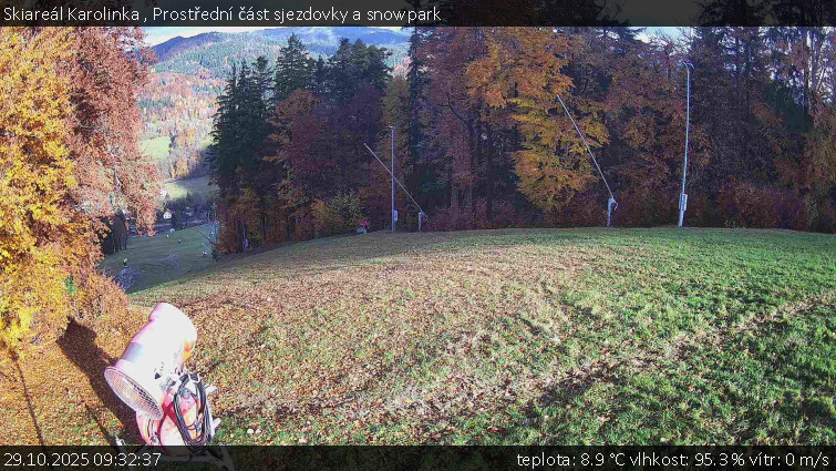 Skiareál Karolinka  - Prostřední část sjezdovky a snowpark - 29.10.2025 v 09:32 Skiareál Karolinka  - Prostřední část sjezdovky a snowpark - 29.10.2025 v 09:32