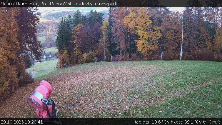 Skiareál Karolinka  - Prostřední část sjezdovky a snowpark - 29.10.2025 v 10:20 Skiareál Karolinka  - Prostřední část sjezdovky a snowpark - 29.10.2025 v 10:20
