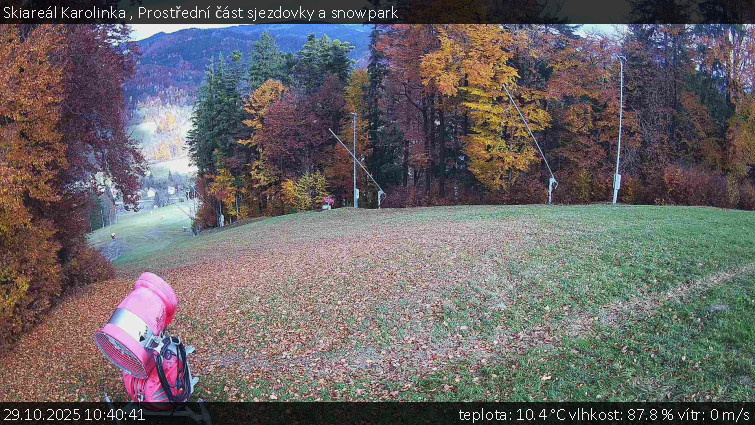 Skiareál Karolinka  - Prostřední část sjezdovky a snowpark - 29.10.2025 v 10:40 Skiareál Karolinka  - Prostřední část sjezdovky a snowpark - 29.10.2025 v 10:40