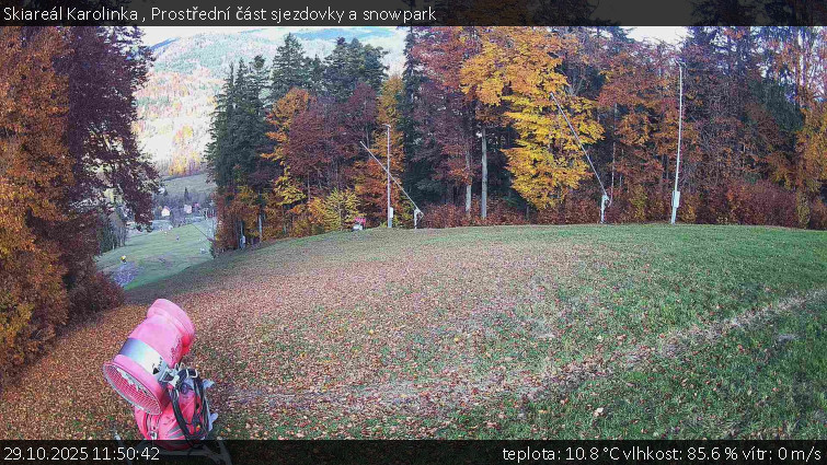 Skiareál Karolinka  - Prostřední část sjezdovky a snowpark - 29.10.2025 v 11:50 Skiareál Karolinka  - Prostřední část sjezdovky a snowpark - 29.10.2025 v 11:50