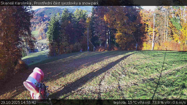 Skiareál Karolinka  - Prostřední část sjezdovky a snowpark - 29.10.2025 v 14:55 Skiareál Karolinka  - Prostřední část sjezdovky a snowpark - 29.10.2025 v 14:55