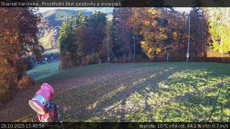 Skiareál Karolinka  - Prostřední část sjezdovky a snowpark - 29.10.2025 v 15:45 Skiareál Karolinka  - Prostřední část sjezdovky a snowpark - 29.10.2025 v 15:45