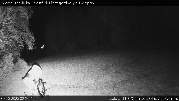 Skiareál Karolinka  - Prostřední část sjezdovky a snowpark - 30.10.2025 v 02:20 Skiareál Karolinka  - Prostřední část sjezdovky a snowpark - 30.10.2025 v 02:20