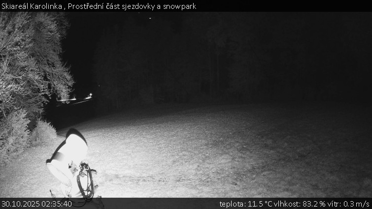Skiareál Karolinka  - Prostřední část sjezdovky a snowpark - 30.10.2025 v 02:35 Skiareál Karolinka  - Prostřední část sjezdovky a snowpark - 30.10.2025 v 02:35