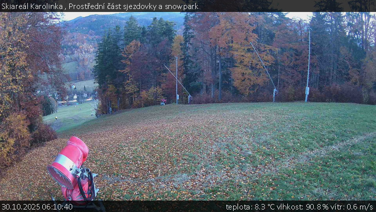 Skiareál Karolinka  - Prostřední část sjezdovky a snowpark - 30.10.2025 v 06:10 Skiareál Karolinka  - Prostřední část sjezdovky a snowpark - 30.10.2025 v 06:10